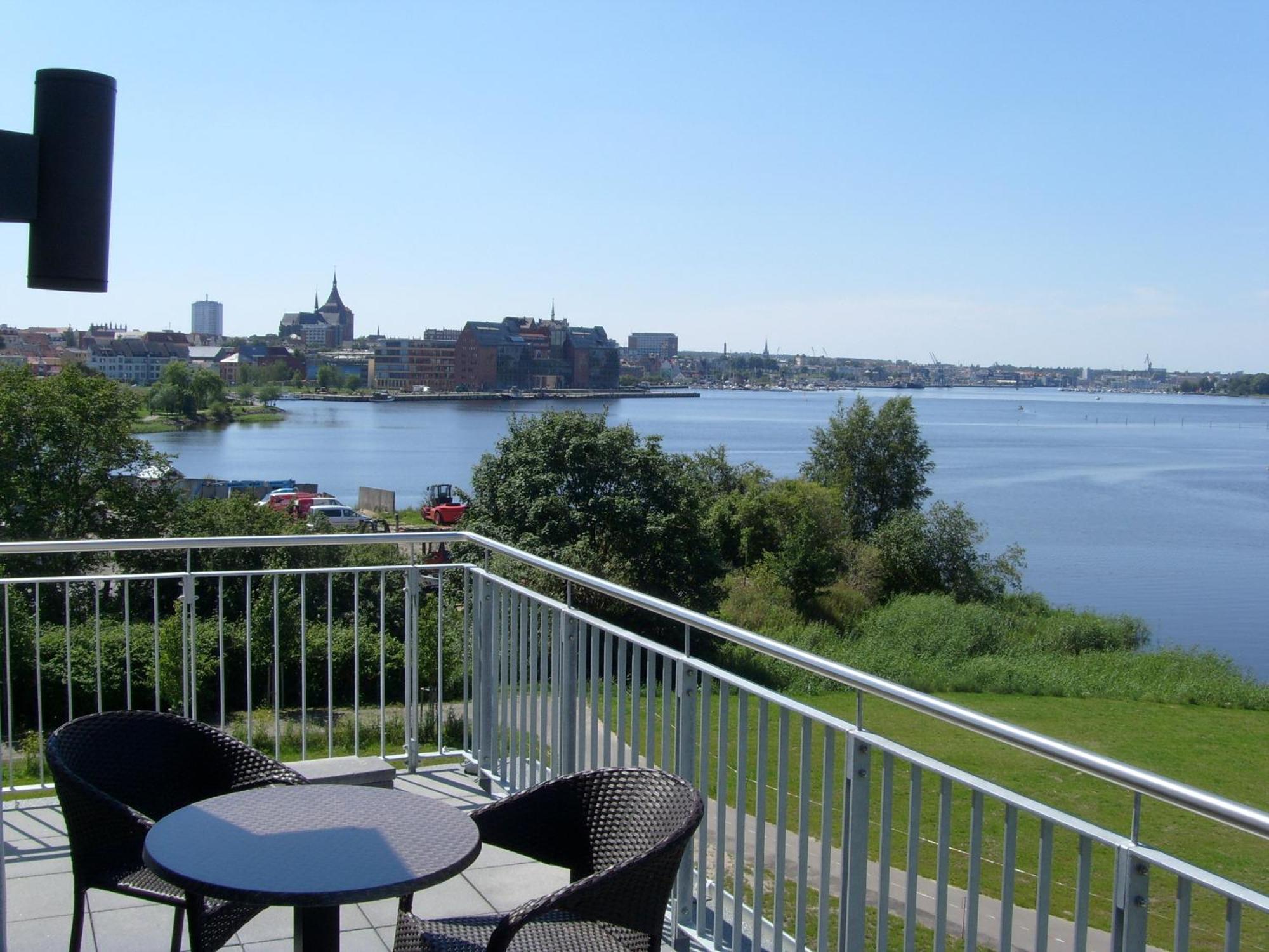 Hotel Warnow Rostock Bagian luar foto