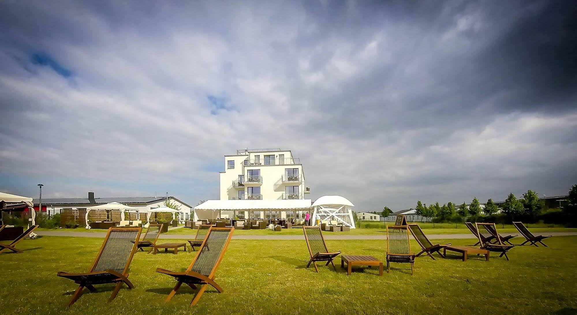 Hotel Warnow Rostock Bagian luar foto