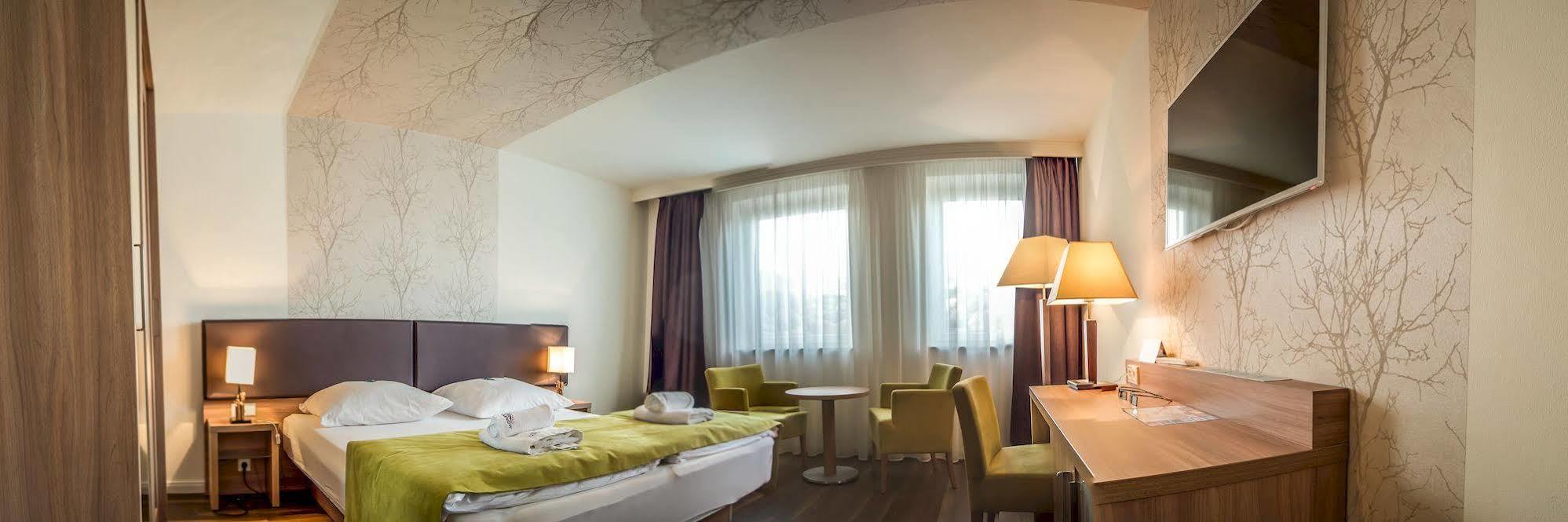Hotel Warnow Rostock Bagian luar foto