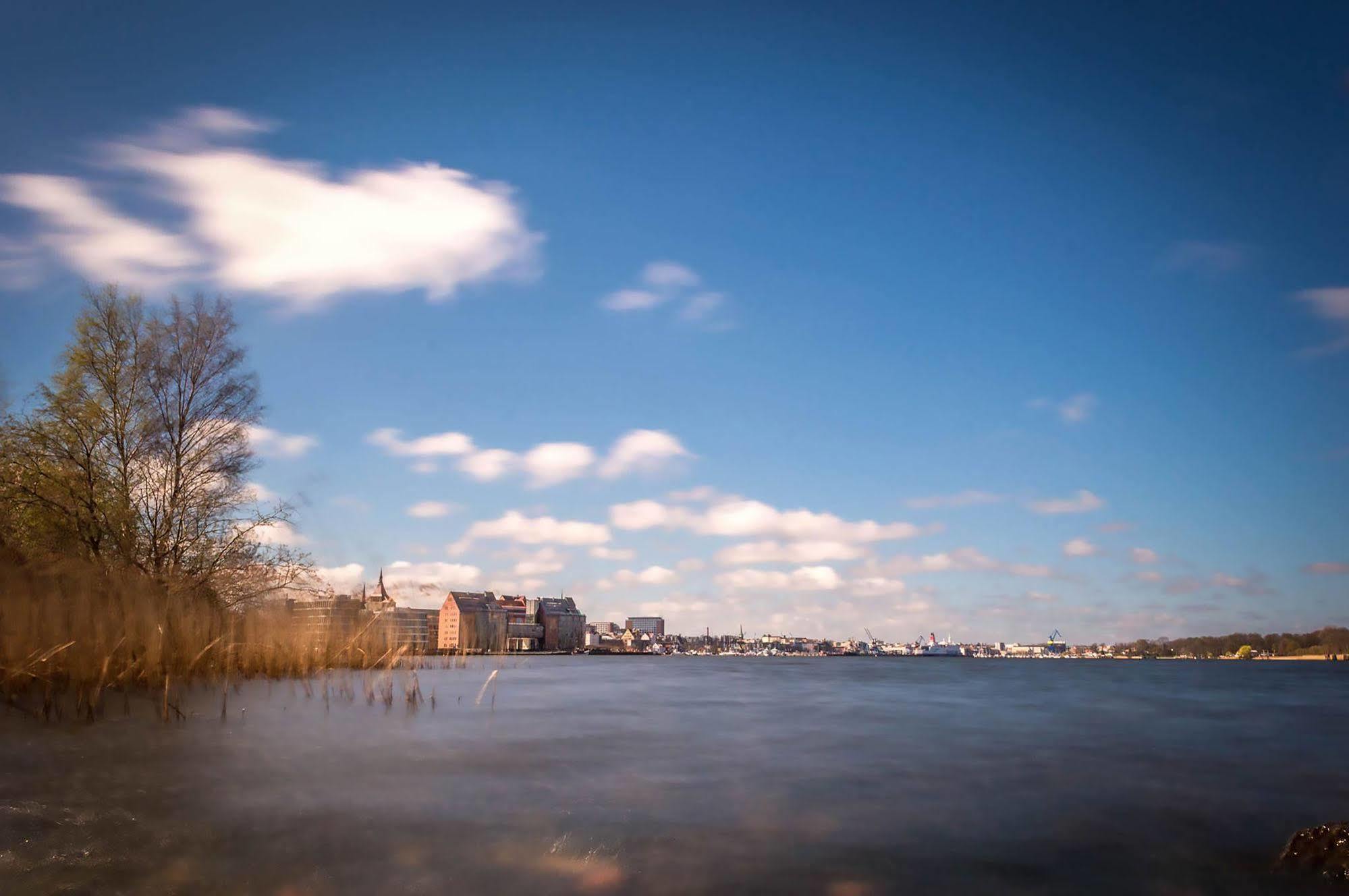 Hotel Warnow Rostock Bagian luar foto