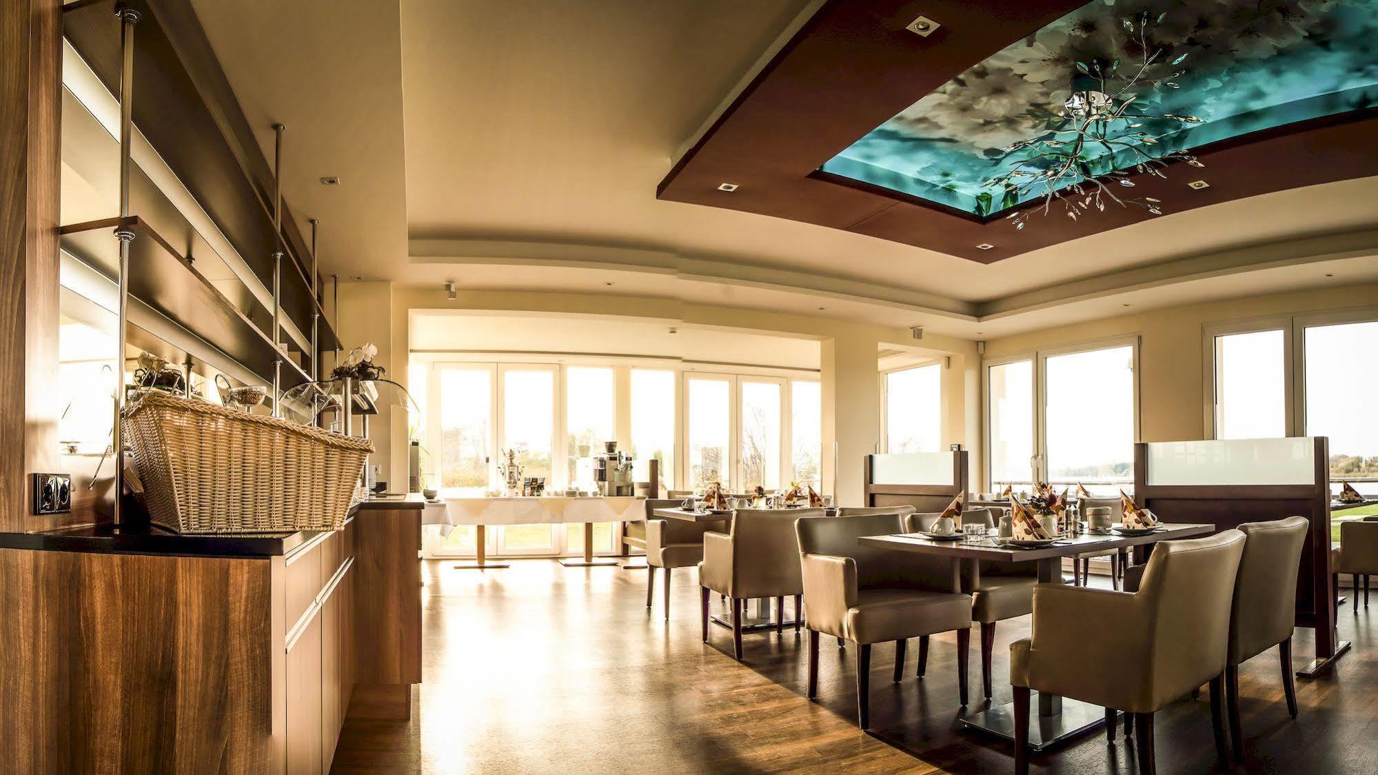 Hotel Warnow Rostock Bagian luar foto