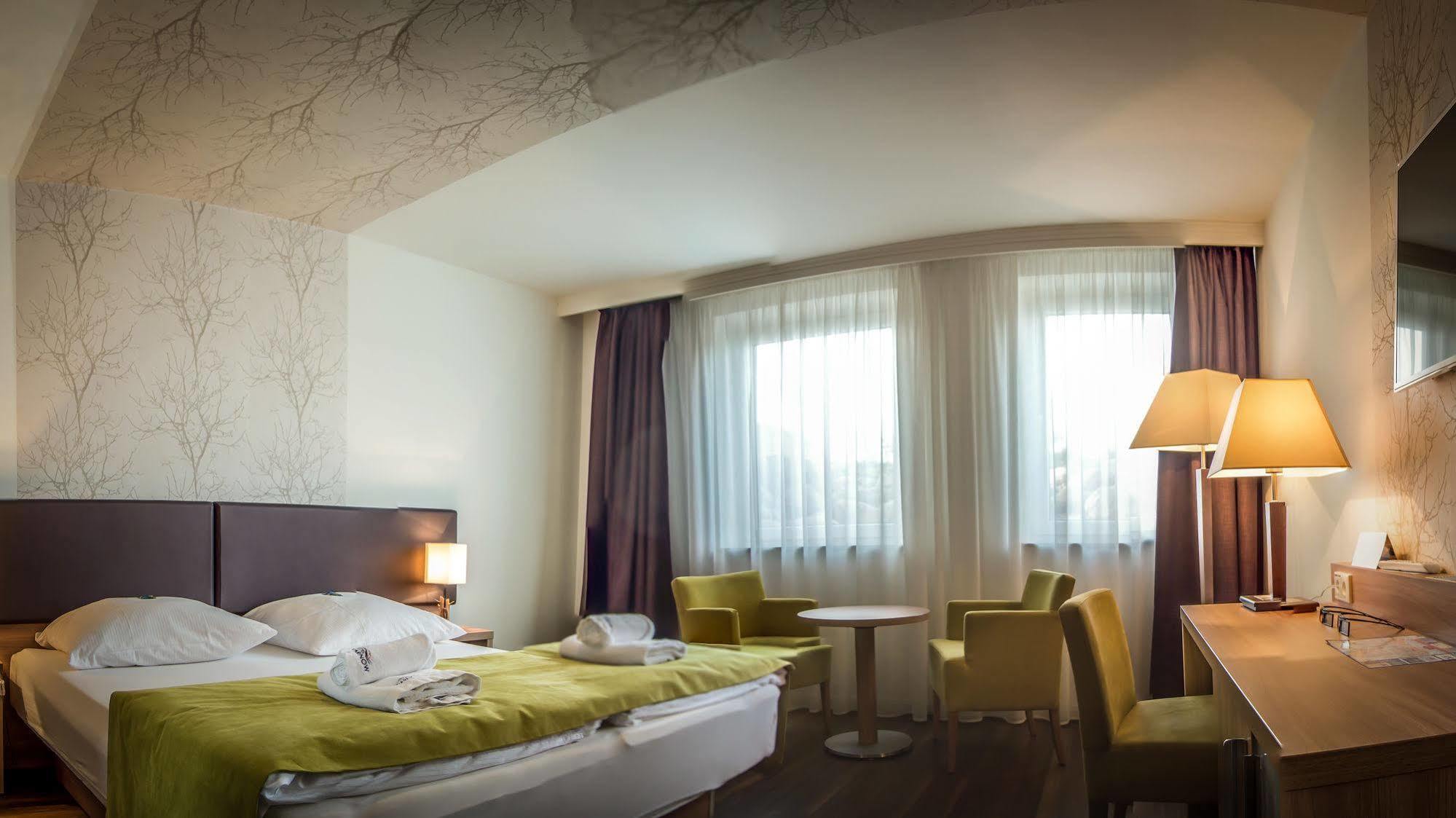 Hotel Warnow Rostock Bagian luar foto