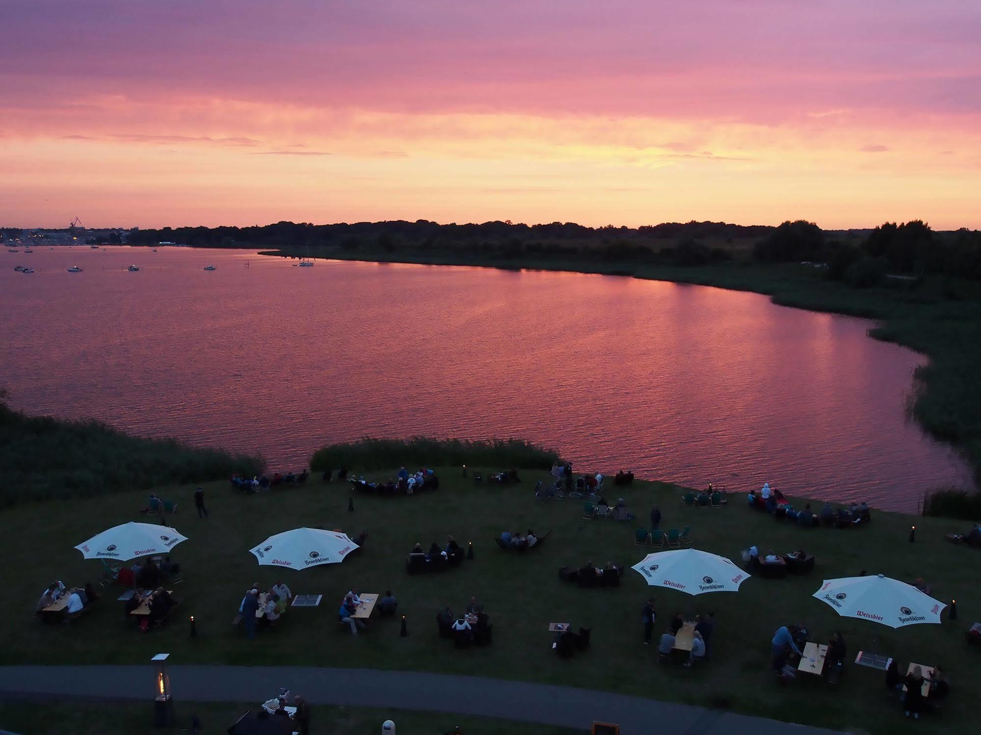 Hotel Warnow Rostock Bagian luar foto