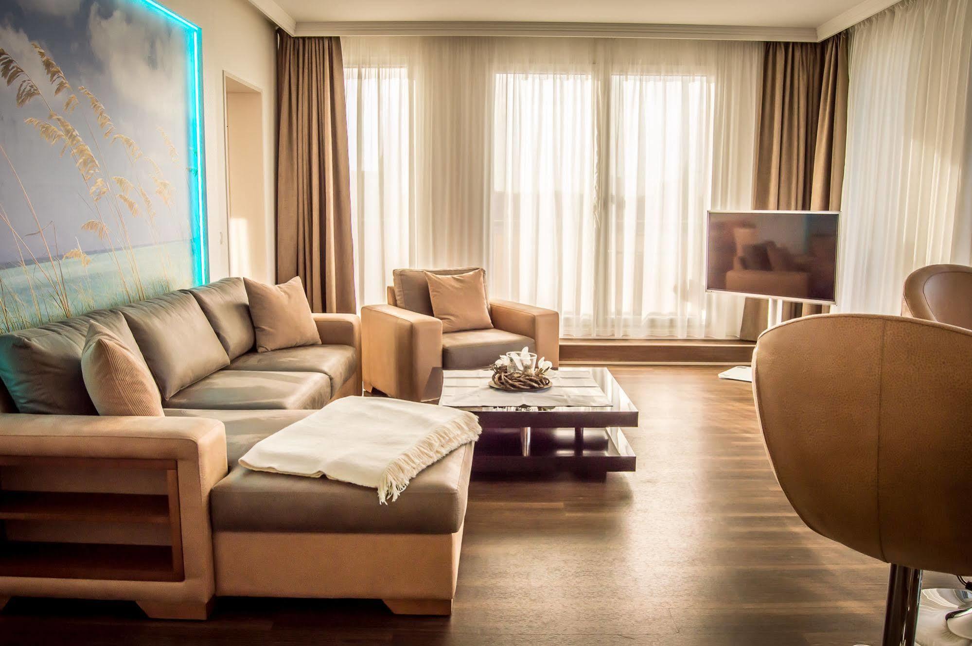 Hotel Warnow Rostock Bagian luar foto